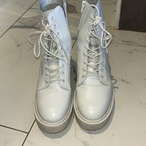 Steve Madden white leather combat boot gently worn